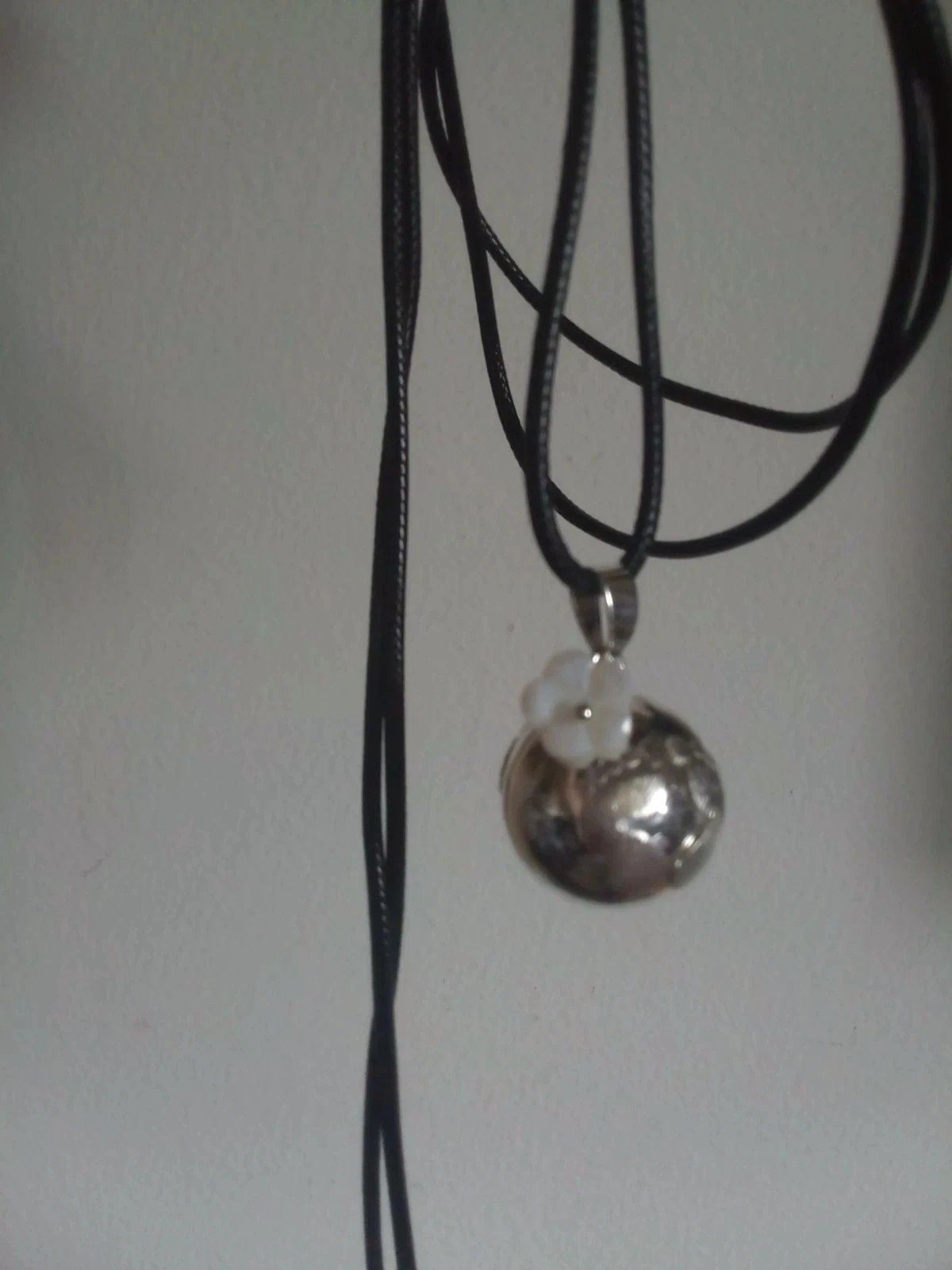Bola plateada con flor blanca – photo 2